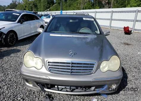 2005 Mercedes-Benz C 240 из США, поврежденный, VIN WDBRF61J75F564845
